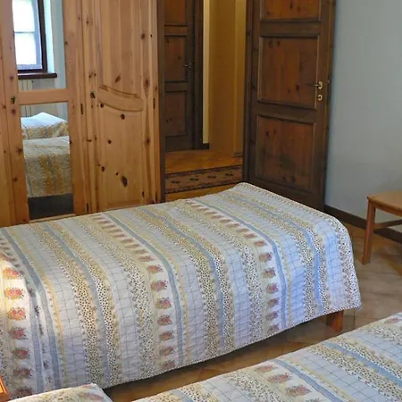Pina Garten-ferienwohnung Mit Pool 아파트